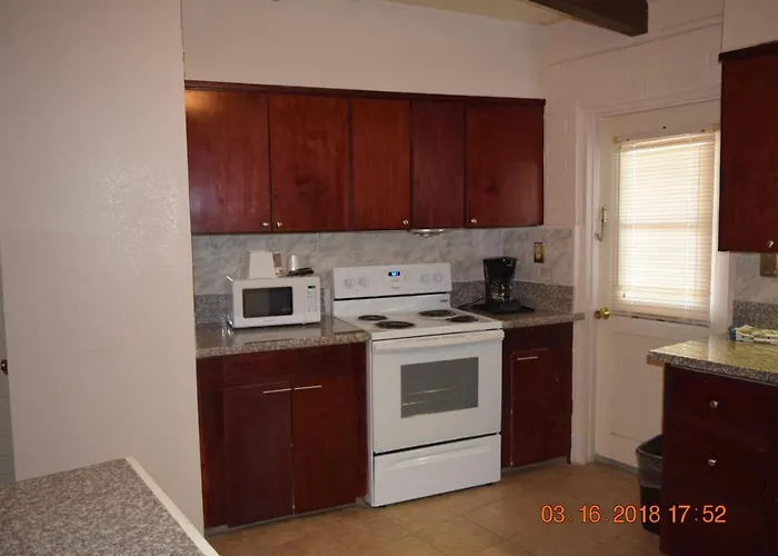 Stanlunds Inn And Suites
