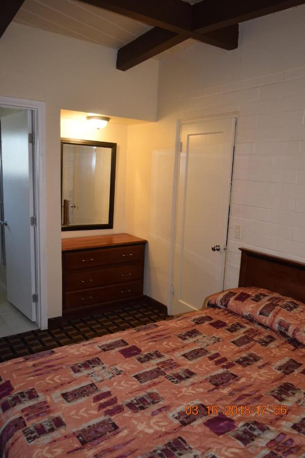 Stanlunds And Motel Borrego Springs
