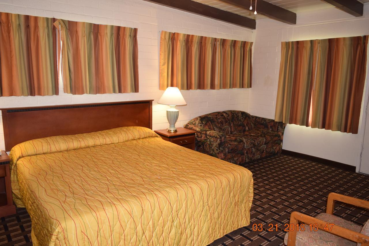 Stanlunds And Motel Borrego Springs