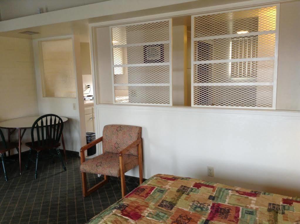 Stanlunds And Motel 2*